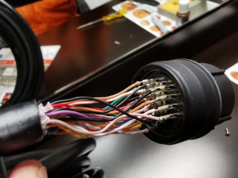 電子機器のコネクター作り